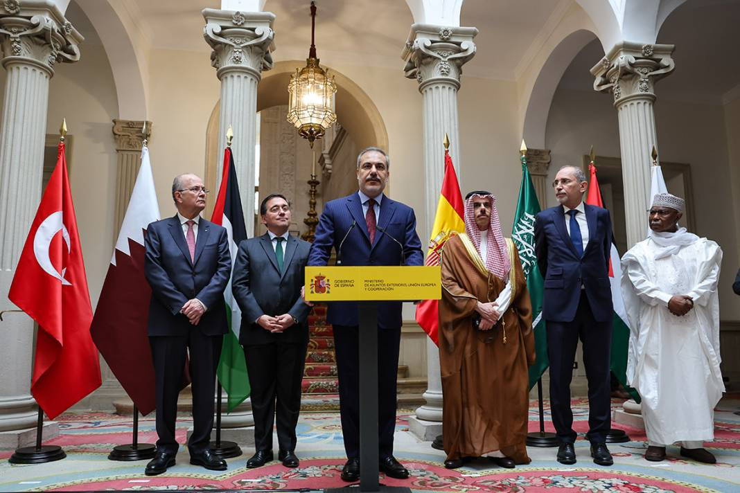 Fidan İspanya'da Gazze Temas Grubu üyeleriyle bir araya geldi - Resim: 12